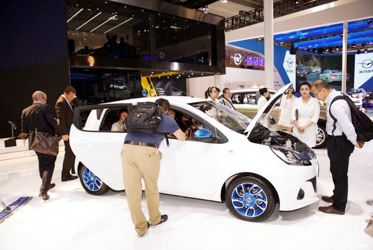 不少中国汽车品牌推广新能源汽车的黄金机遇只剩下明年一年.